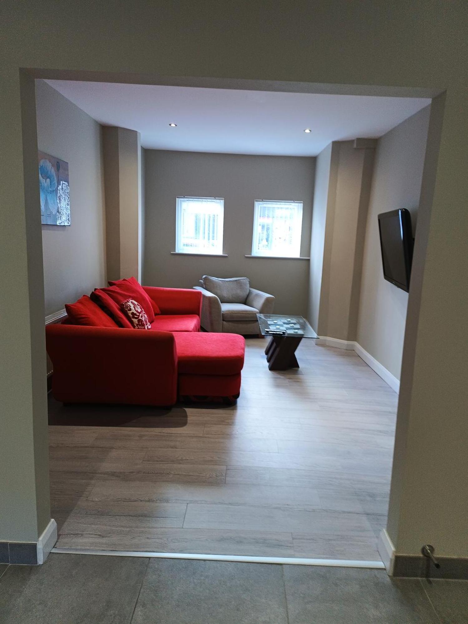 Modern House In Belfast, Street Parking, Sleeps 8 Apartment